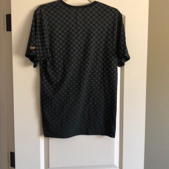Nike tee size M - Picture 3 of 4